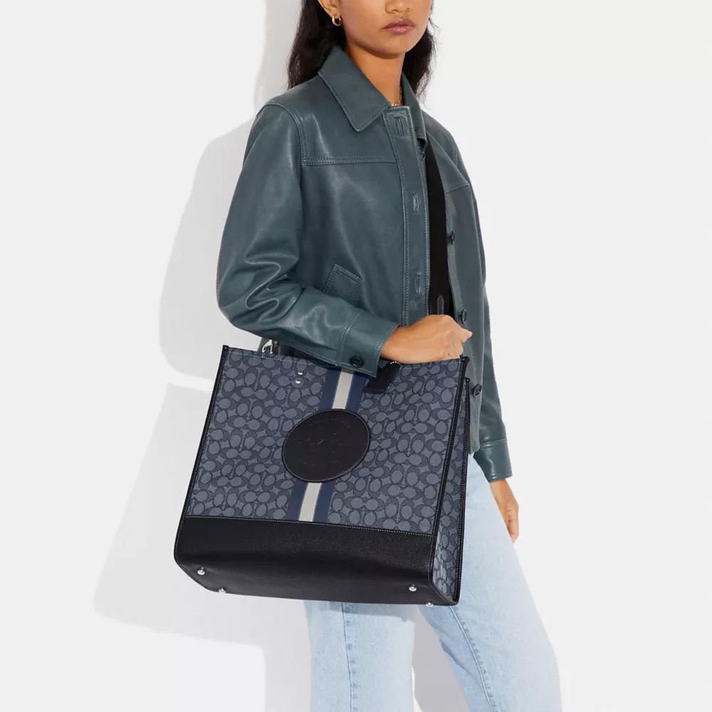 Dempsey Tote 40 In Signature Jacquard With Stripe And Coach Patch - Image 9